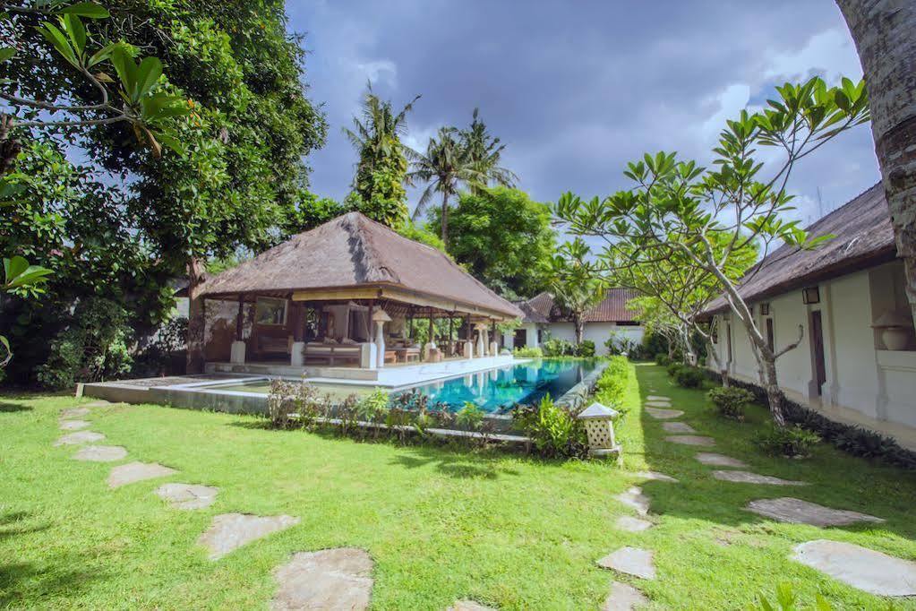 Blind Dog Inn Sanur  Exterior photo